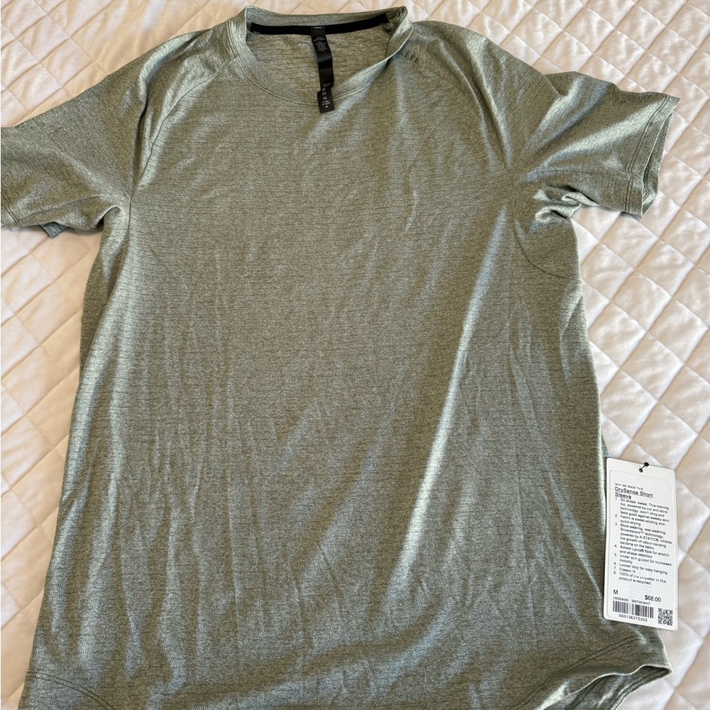 Men’s Lululemon top